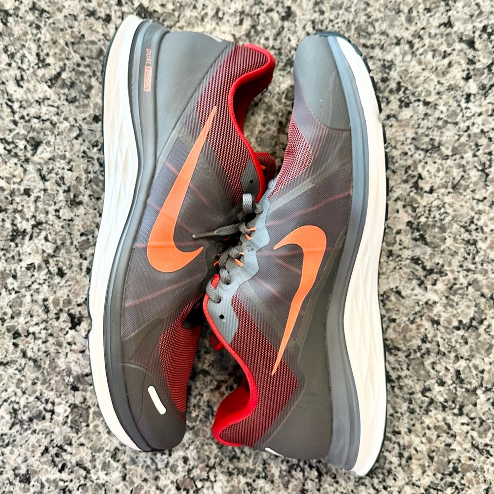 Nike Dual Fusion X2 Running Shoes 2016 Collection Gray Red Orange size 14W✨EUC✨